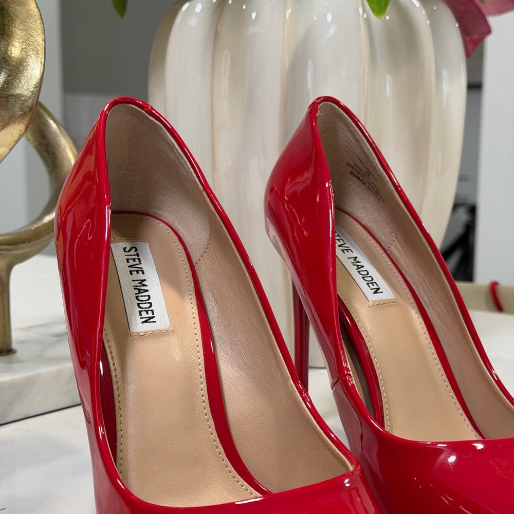 Steve Madden Red Patent Leather Stiletto Pumps Size 9 - Picture 2 of 5